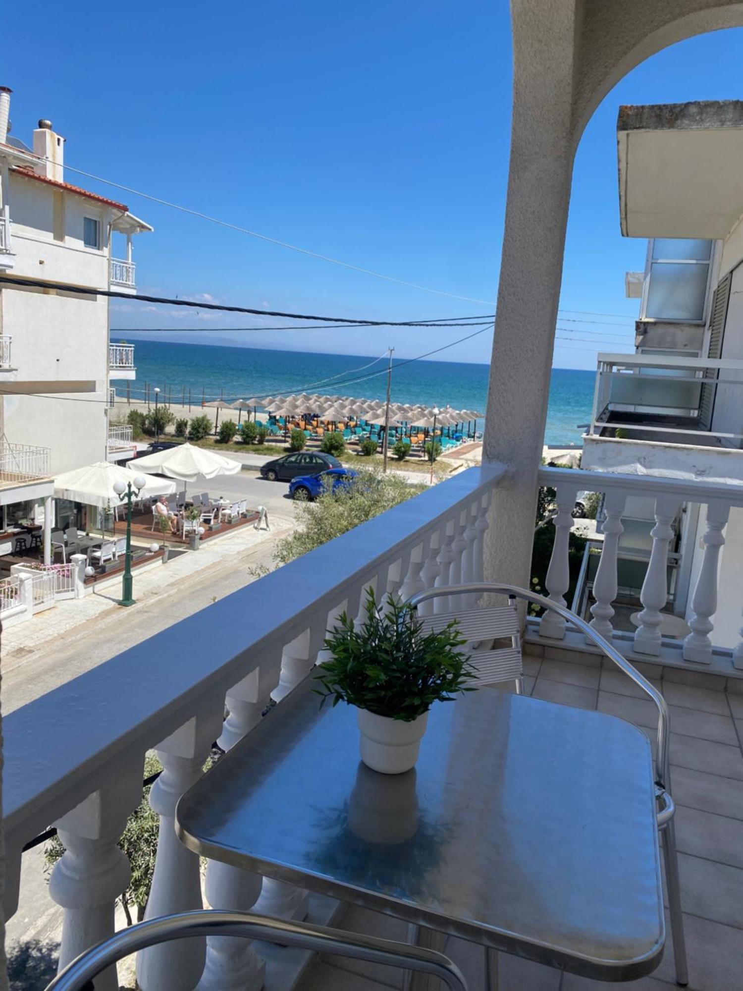 Korali Hotel Paralía Екстериор снимка