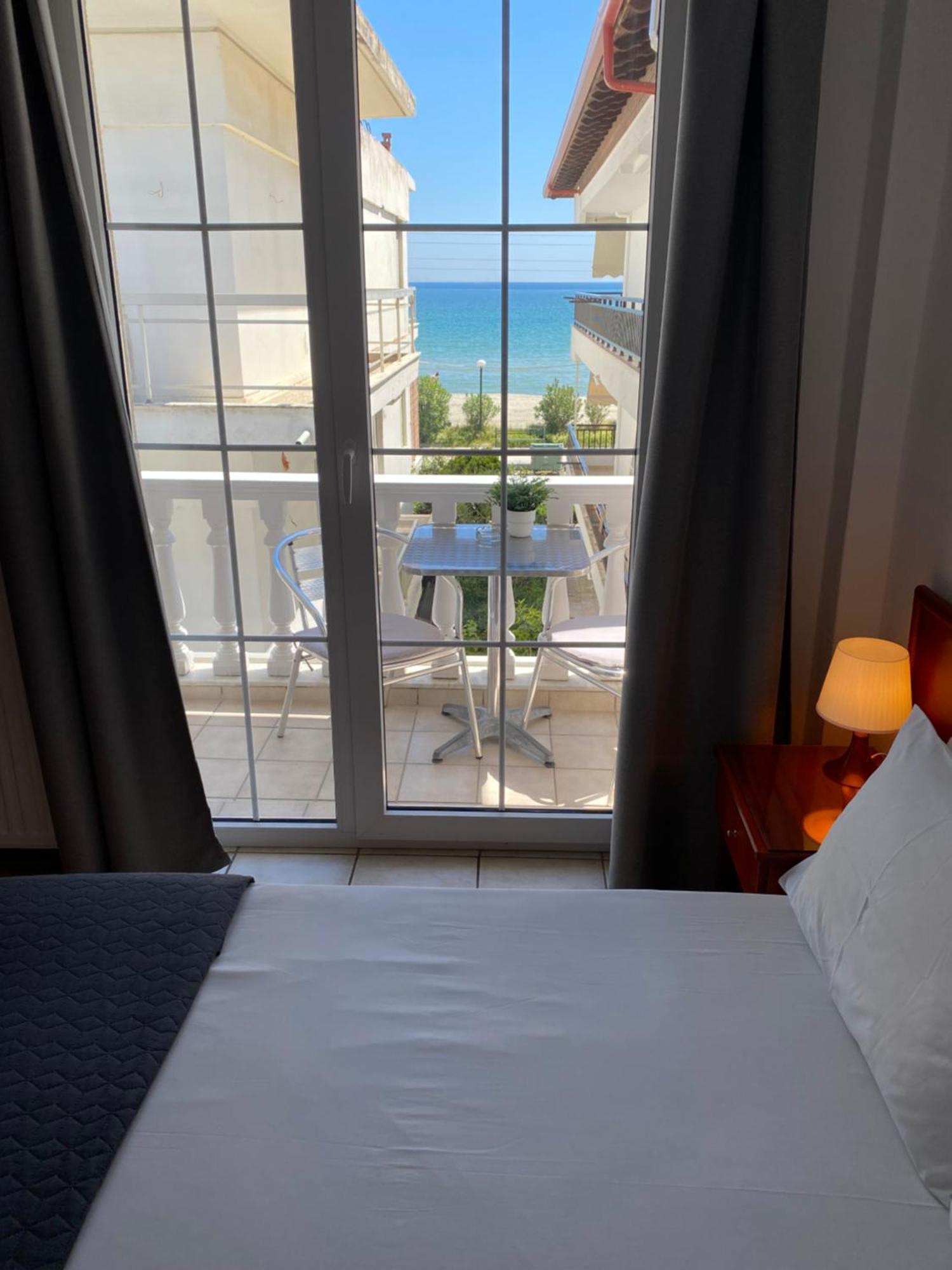 Korali Hotel Paralía Екстериор снимка