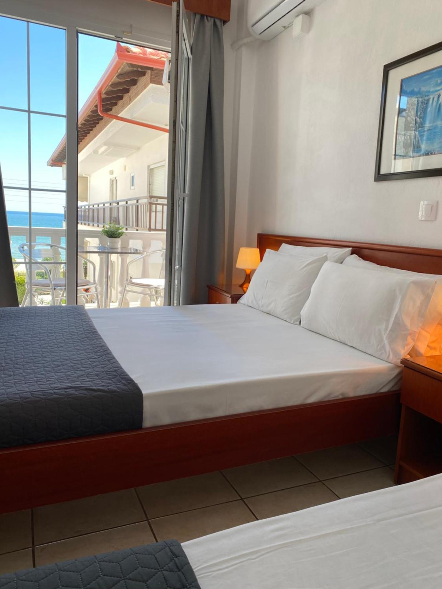 Korali Hotel Paralía Екстериор снимка