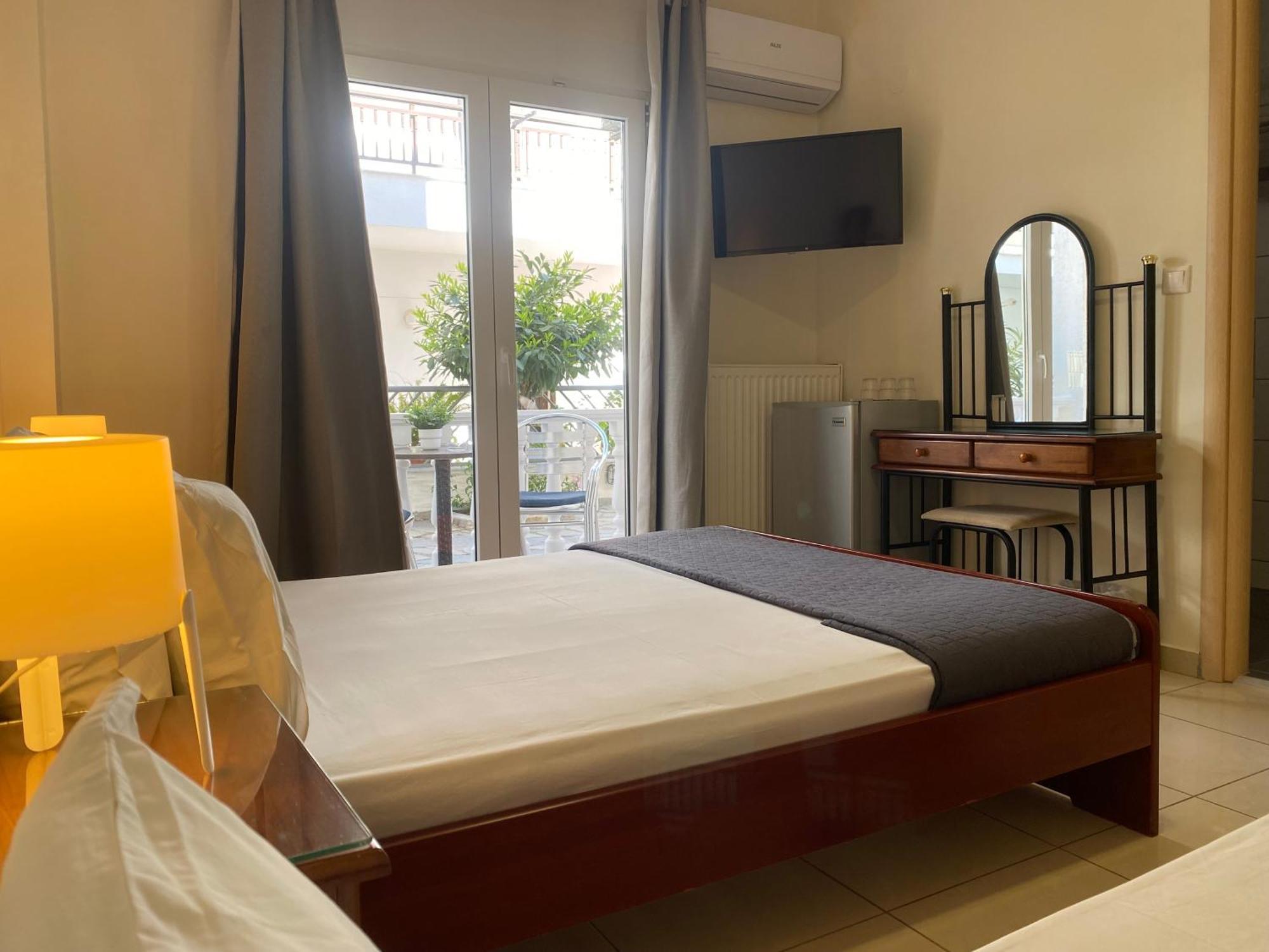 Korali Hotel Paralía Екстериор снимка