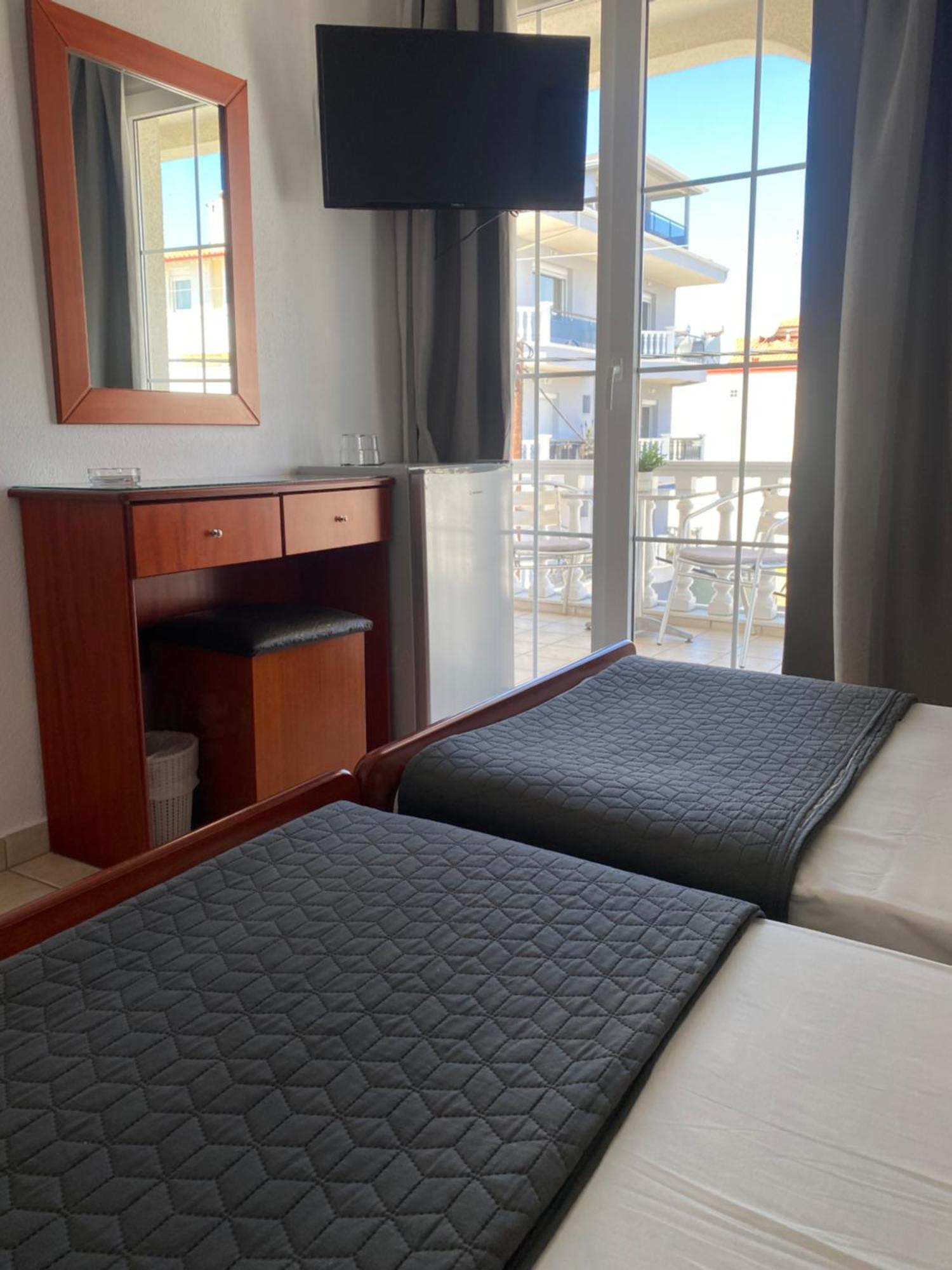 Korali Hotel Paralía Екстериор снимка