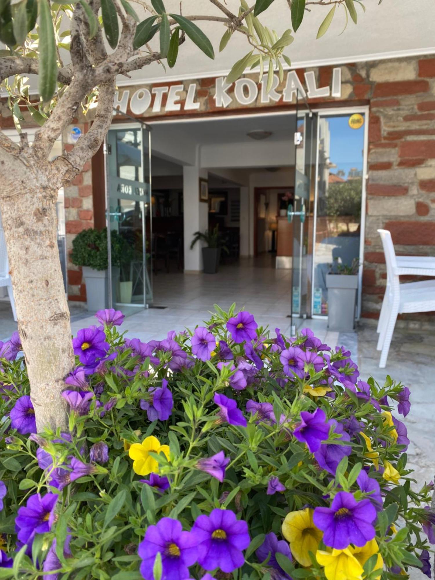 Korali Hotel Paralía Екстериор снимка