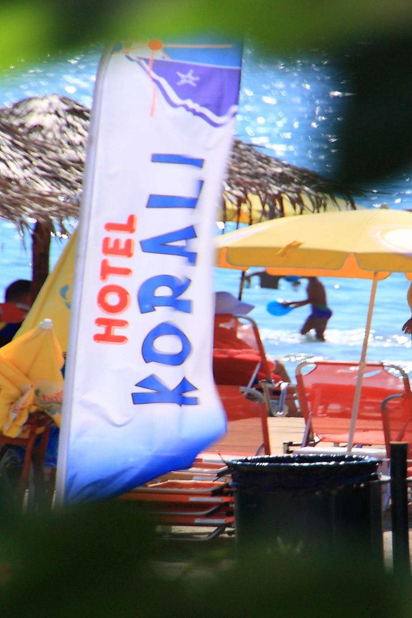 Korali Hotel Paralía Екстериор снимка