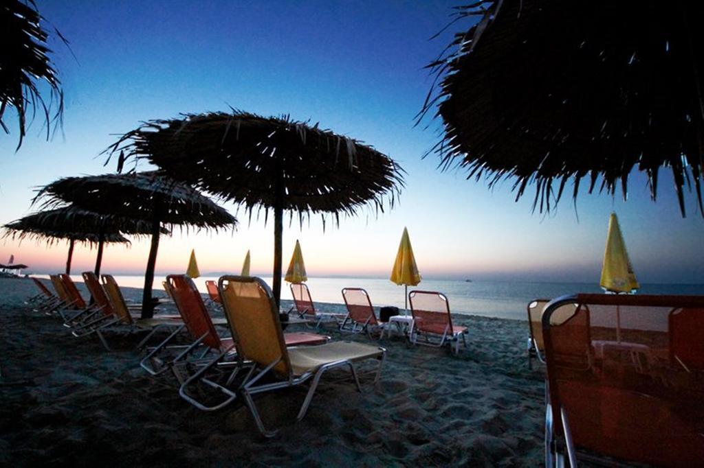 Korali Hotel Paralía Екстериор снимка