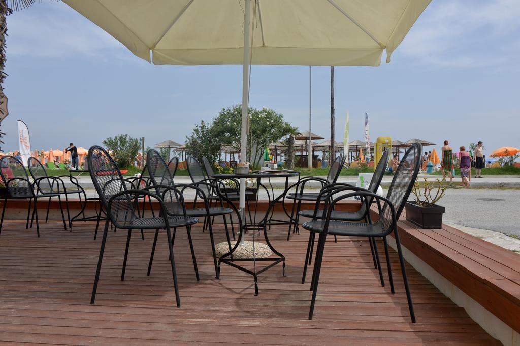 Korali Hotel Paralía Екстериор снимка
