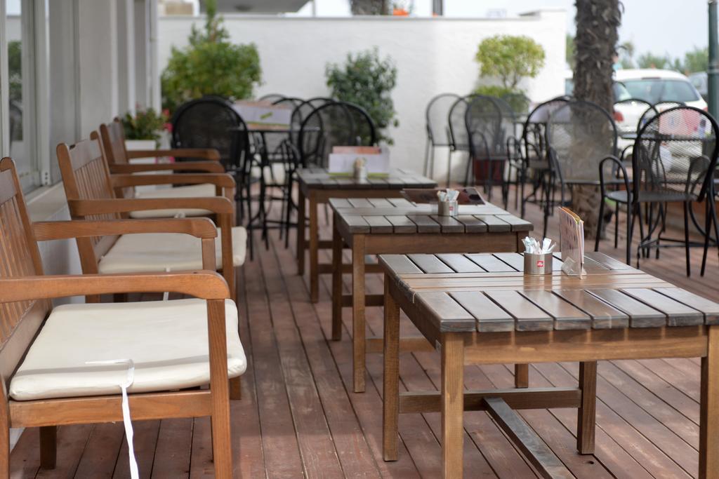Korali Hotel Paralía Екстериор снимка